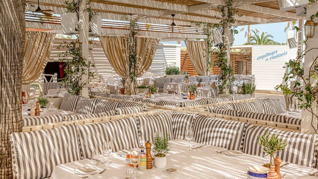 bagatelle saint tropez tables